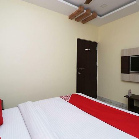 מלון Mirzāpur Oyo 27750 Bhagwati Residency מראה חיצוני תמונה