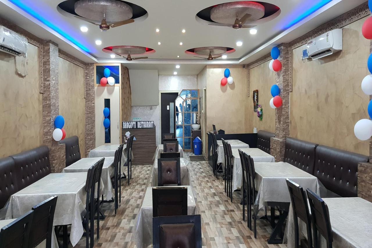 מלון Mirzāpur Oyo 27750 Bhagwati Residency מראה חיצוני תמונה
